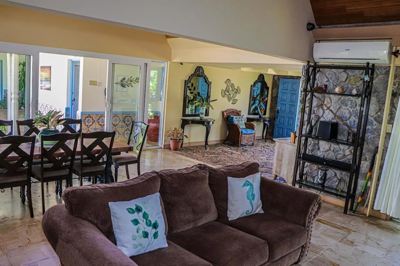 Seven Palms Villa Runaway Bay 0*,